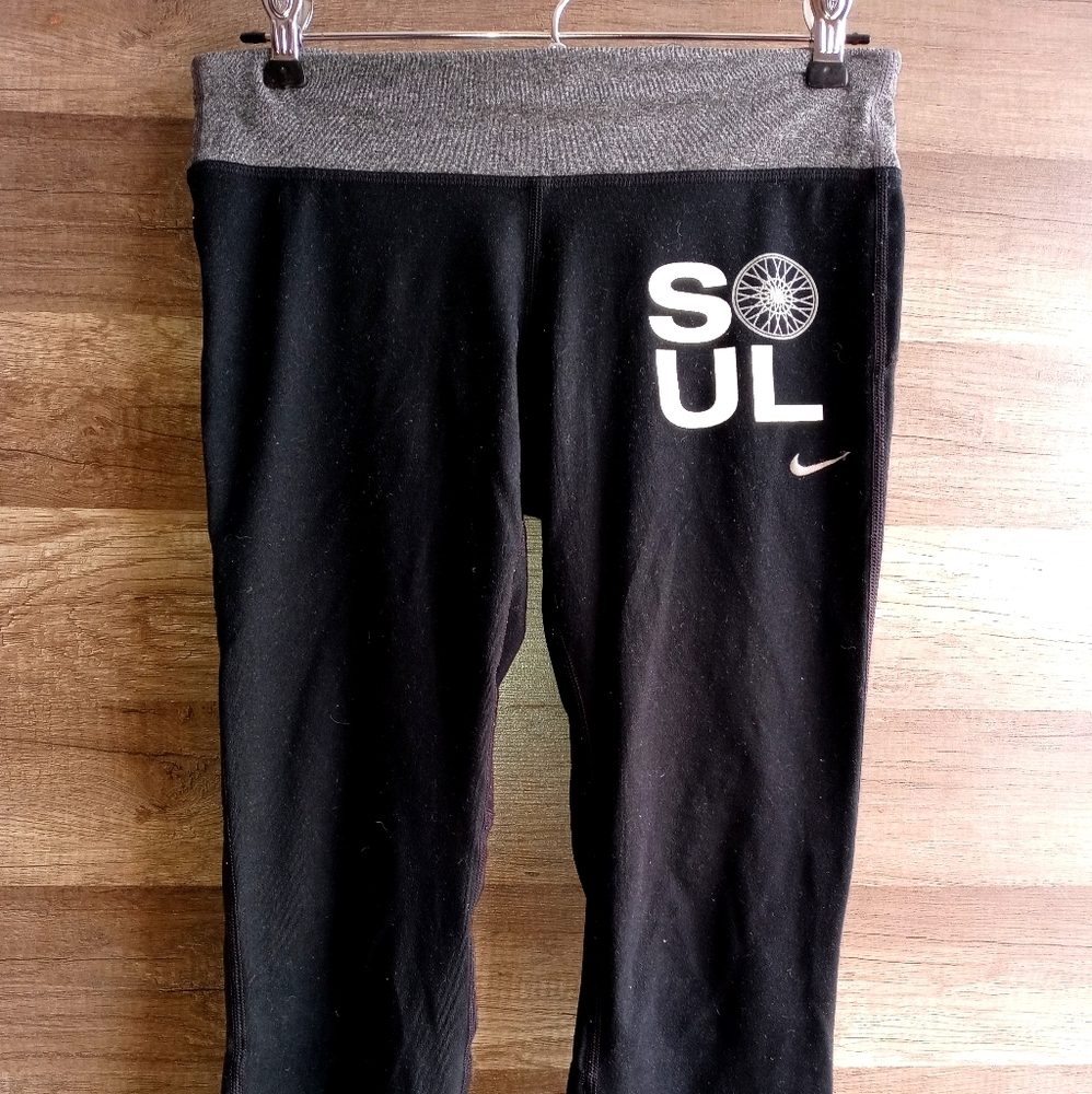 Nike air dry small cropped leggings